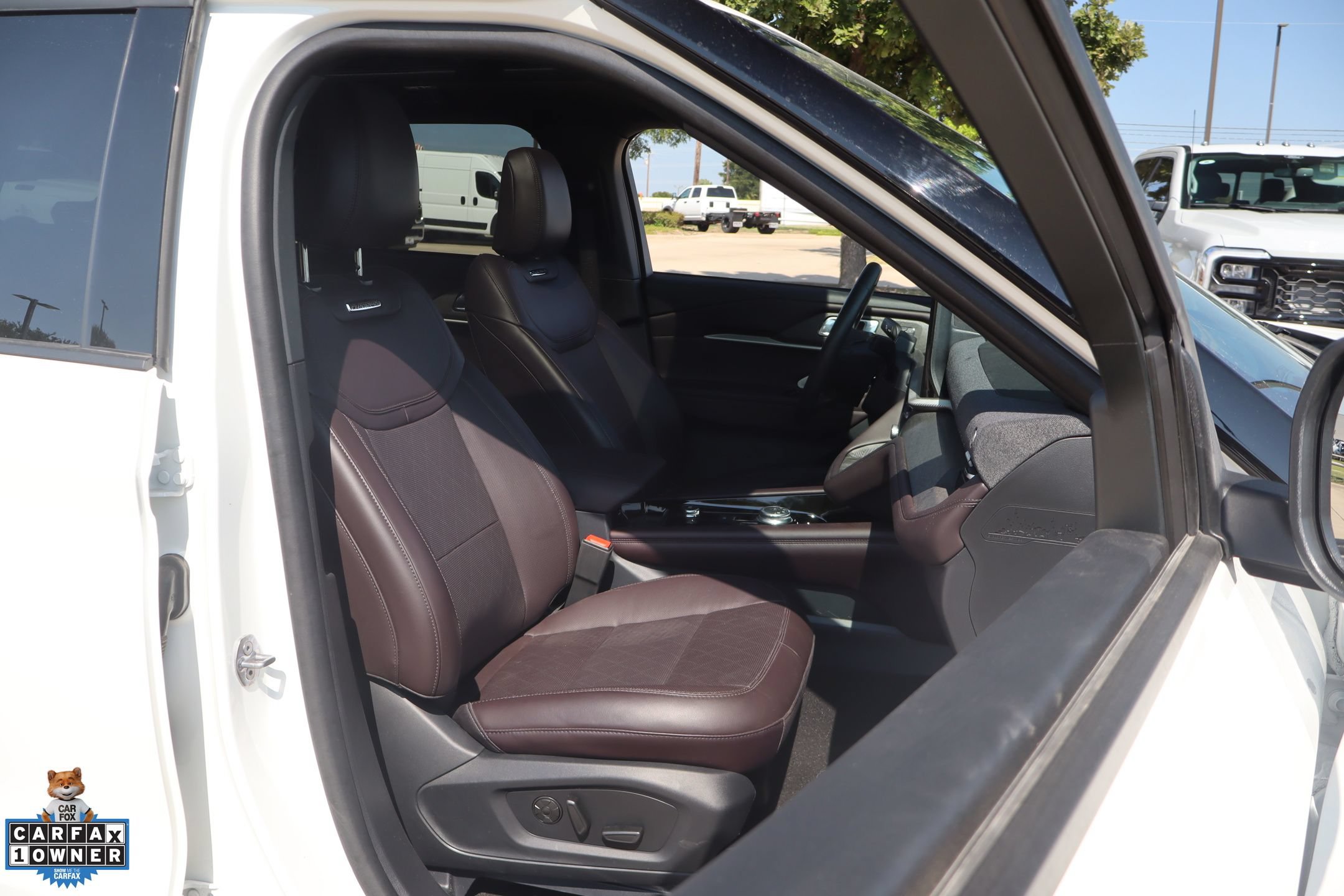 Certified 2025 Ford Explorer Platinum RWD image 32