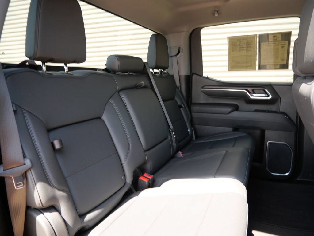 Used 2025 GMC Sierra 1500 SLT AWD/4WD image 17