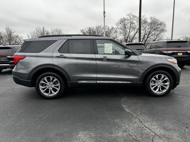 Certified 2022 Ford Explorer XLT w/ Equipment Group 202A image 4
