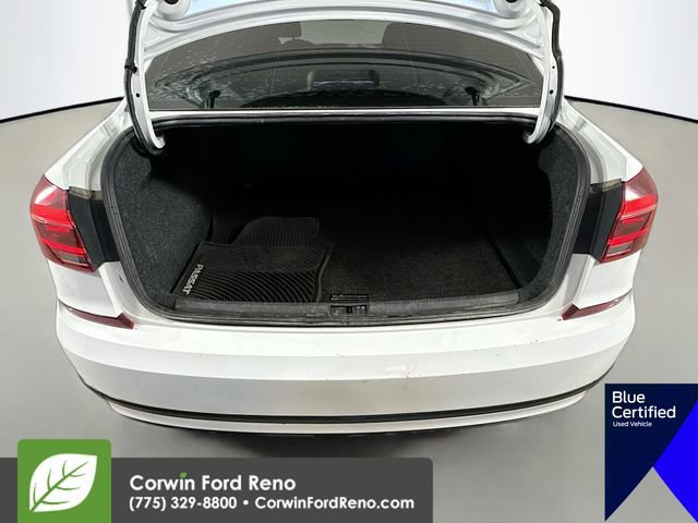 Used 2018 Volkswagen Passat 3.6 FWD image 29