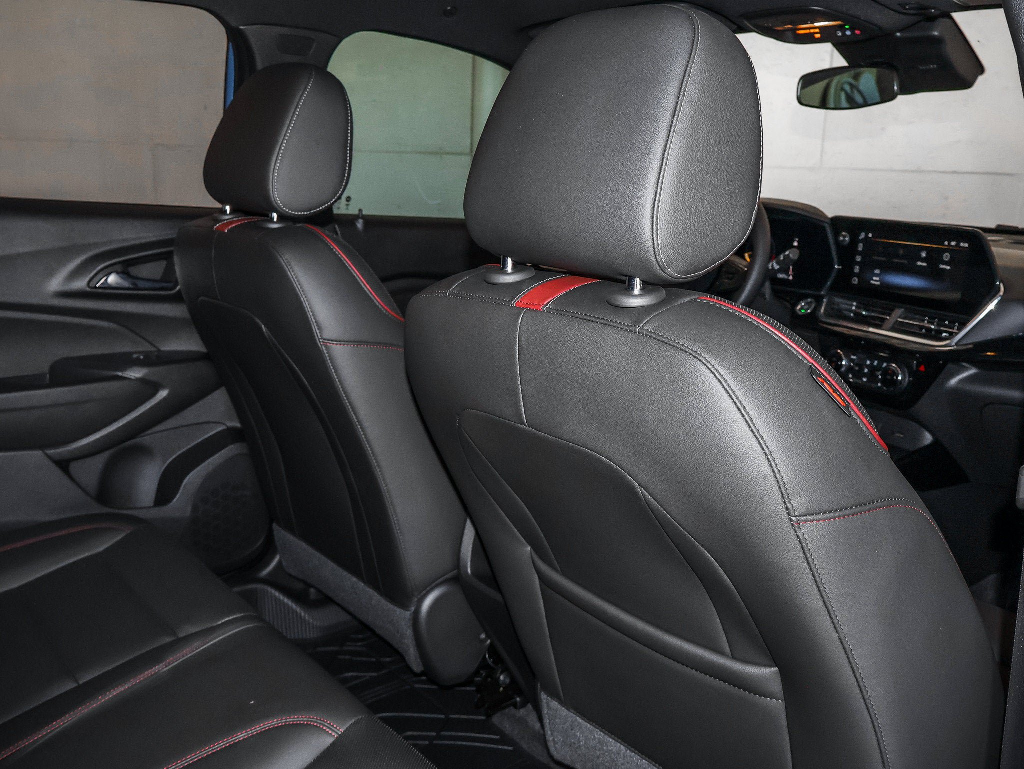 Used 2025 Chevrolet Trax RS FWD image 42