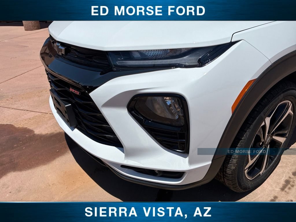 Used 2023 Chevrolet TrailBlazer RS w/ Sun and Liftgate Package FWD image 4