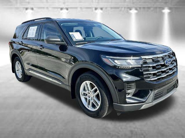 Certified 2025 Ford Explorer Active RWD image 3