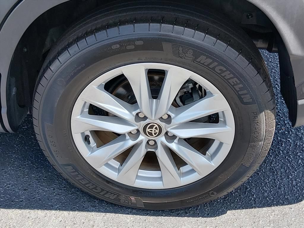 Used 2023 Toyota Corolla Cross LE FWD image 17
