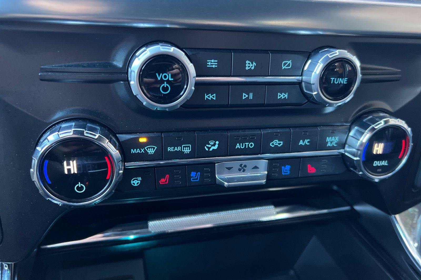 Certified 2021 Ford F150 Lariat w/ Equipment Group 502A High image 26