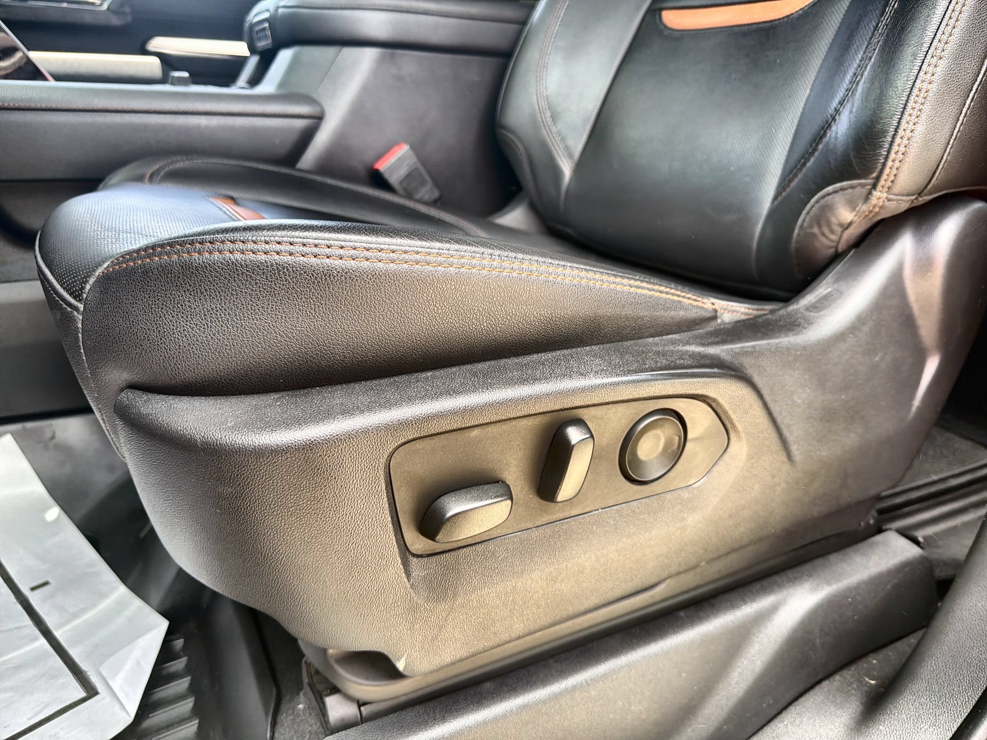 Used 2024 GMC Sierra 3500 AT4 w/ AT4 Premium Plus Package AWD/4WD image 12