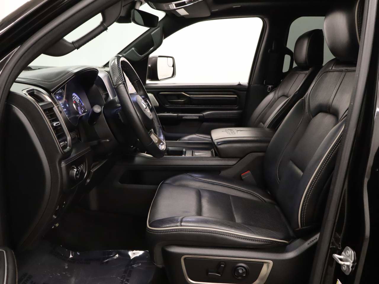 Used 2020 RAM 1500 Limited w/ Black Appearance Package AWD/4WD image 14