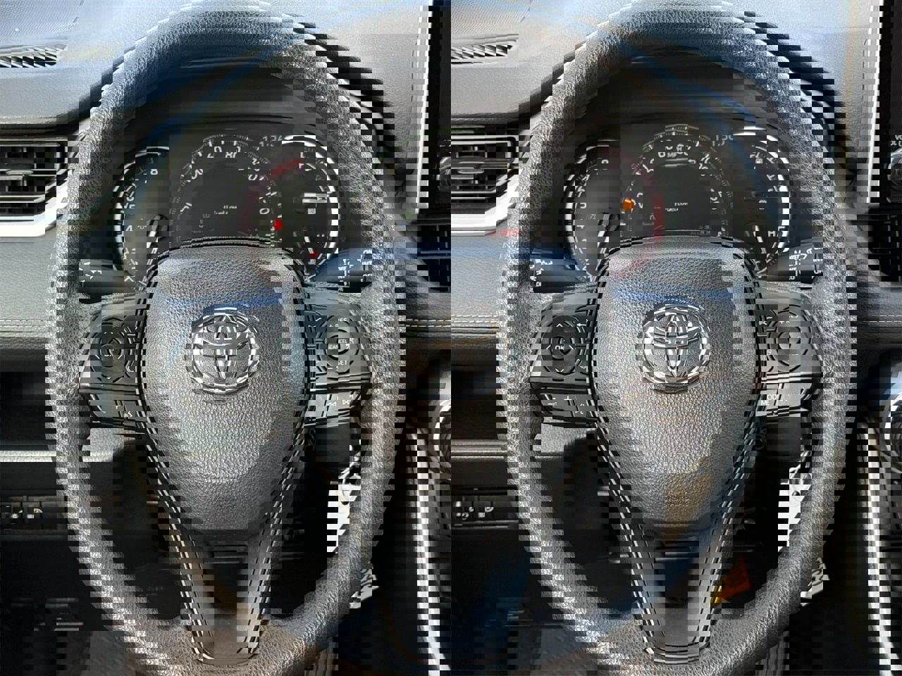 Used 2024 Toyota RAV4 LE image 12