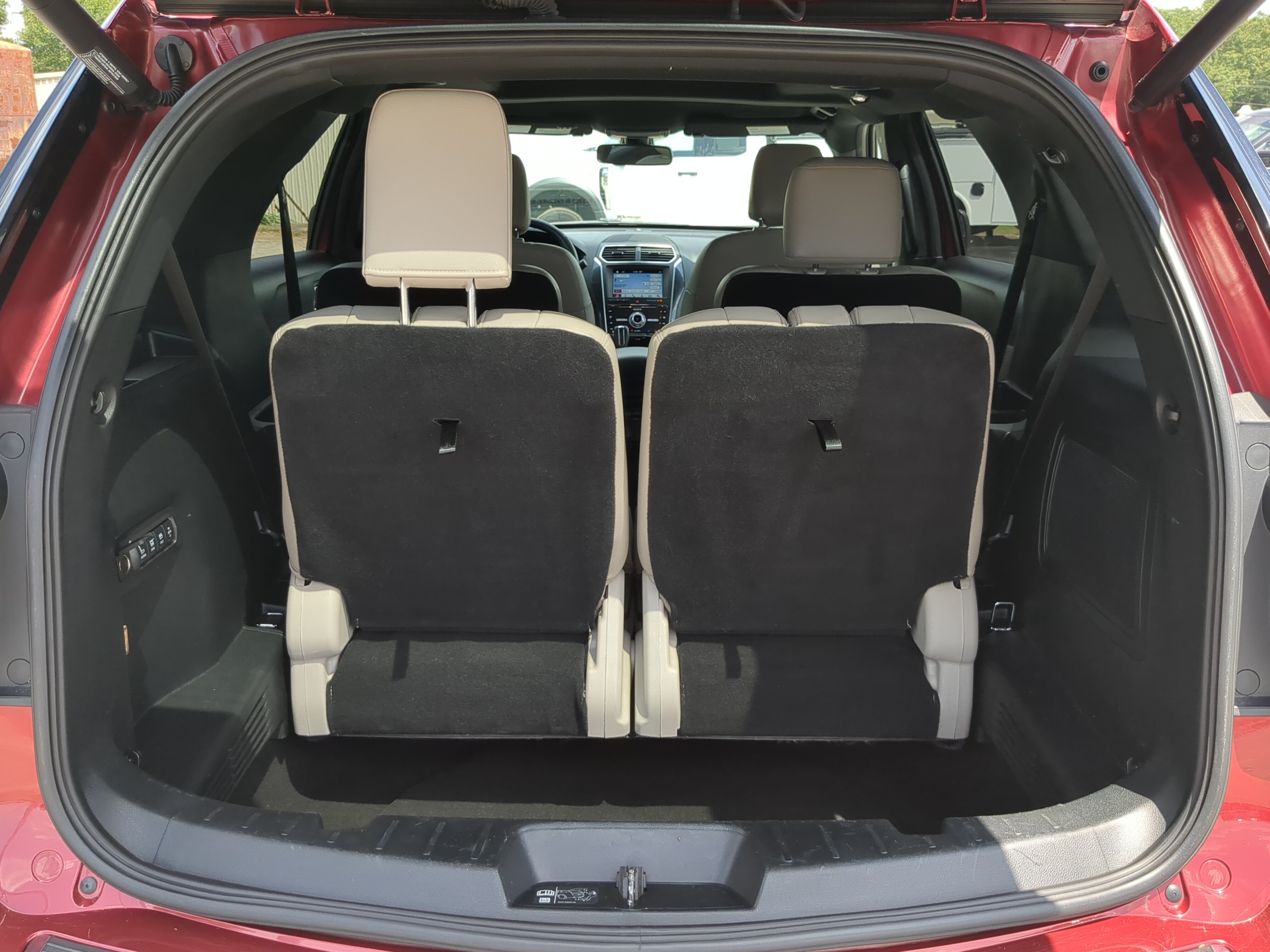 Certified 2018 Ford Explorer Limited w/ Equipment Group 301A FWD image 11