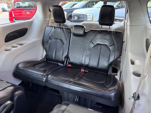 Used 2024 Chrysler Pacifica Limited FWD image 18