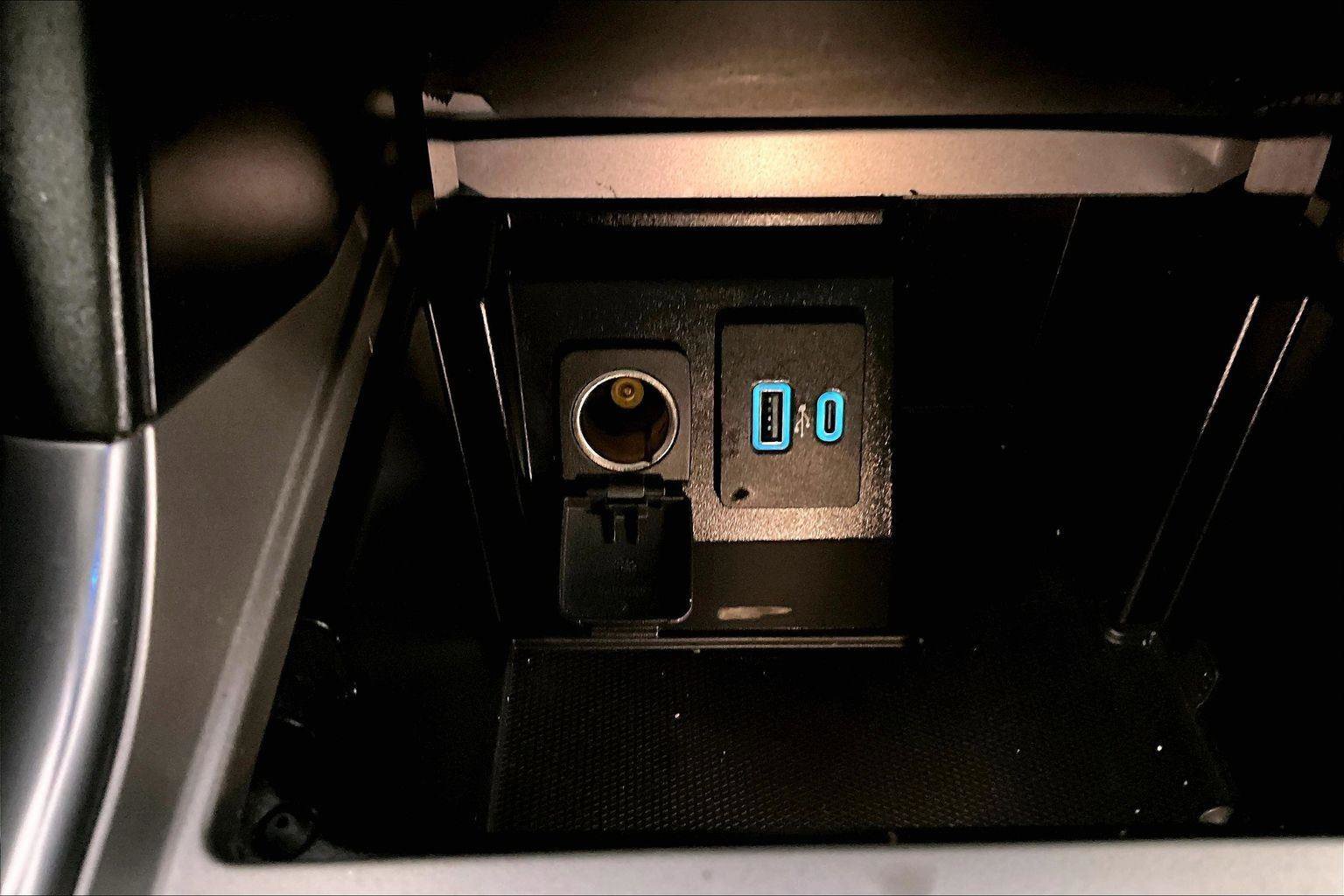 Certified 2020 Ford Explorer XLT w/ Equipment Group 202A image 32