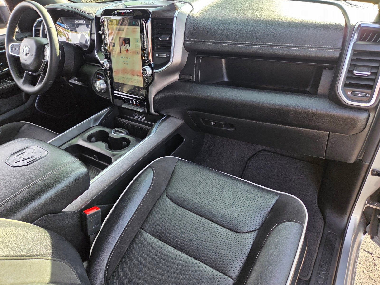 Used 2025 RAM 1500 Laramie image 16