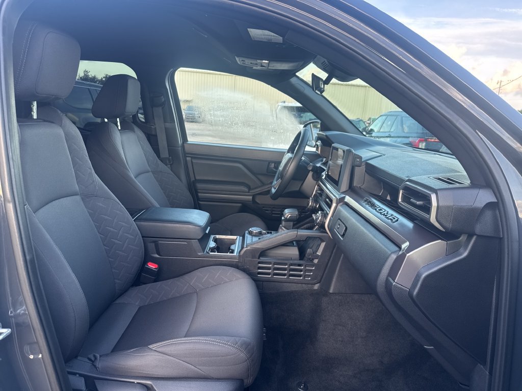 Used 2025 Toyota Tacoma SR5 AWD/4WD image 25