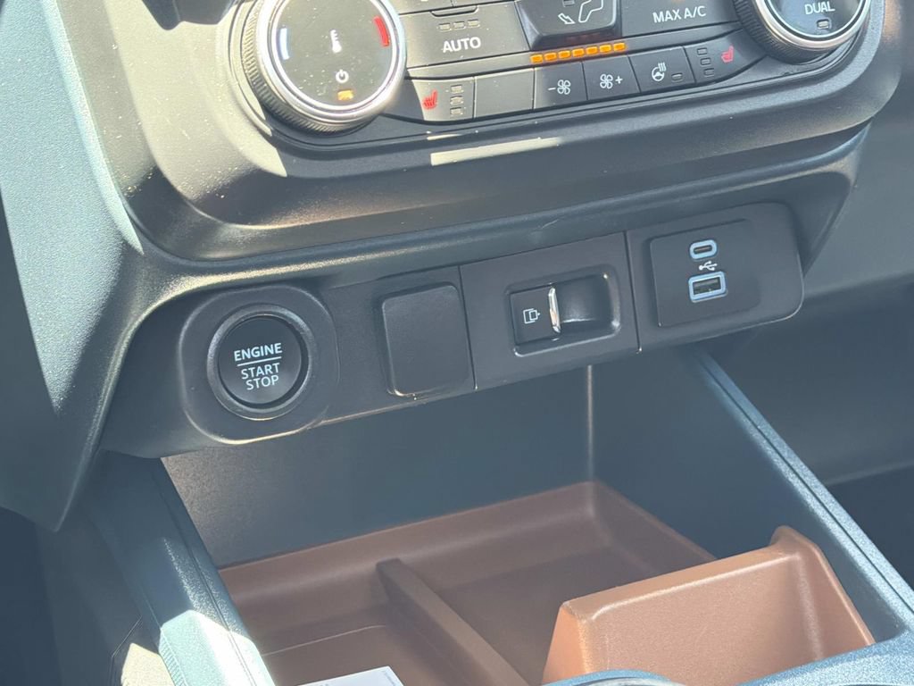 Certified 2023 Ford Maverick Lariat w/ Lariat Luxury Package FWD image 16