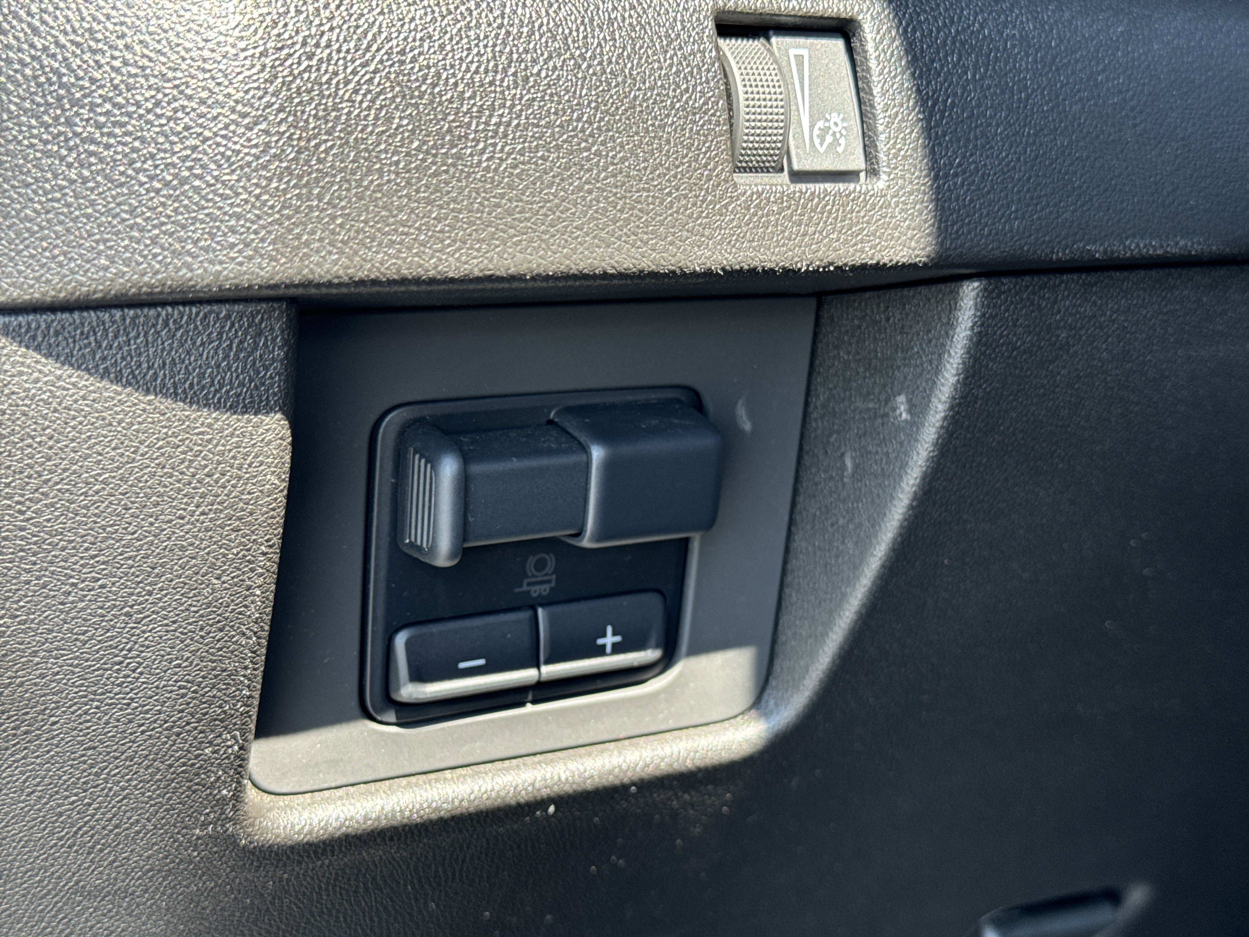 Used 2024 Chevrolet Colorado ZR2 w/ Technology Package image 35