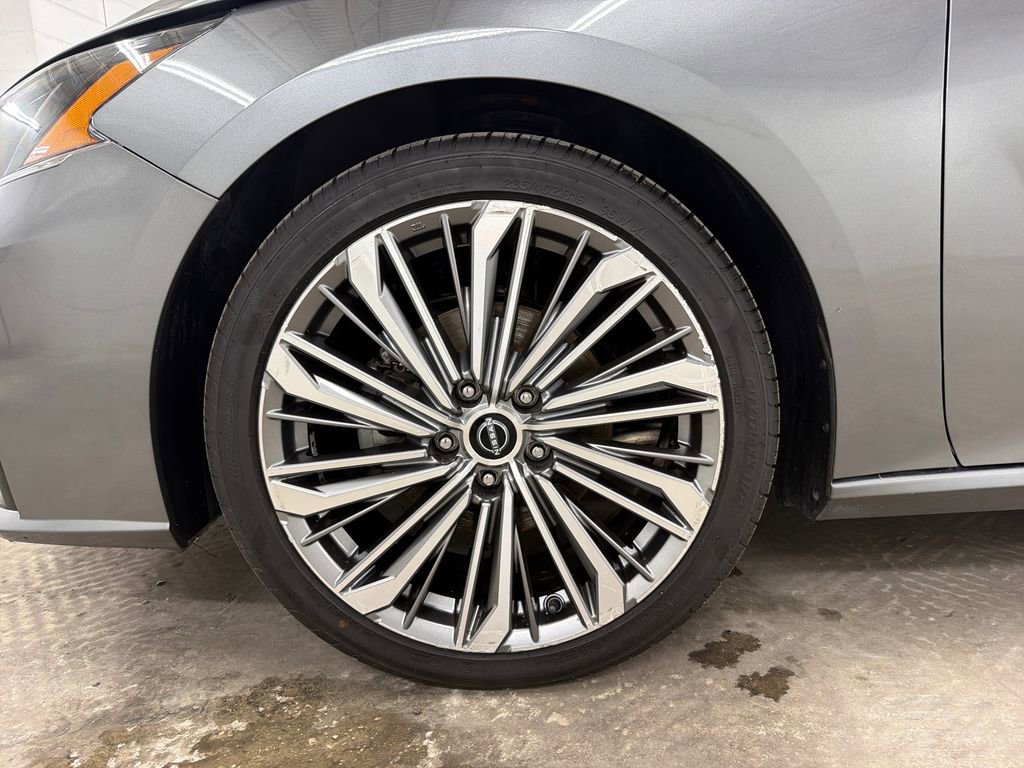 Used 2023 Nissan Altima 2.5 SL FWD image 14