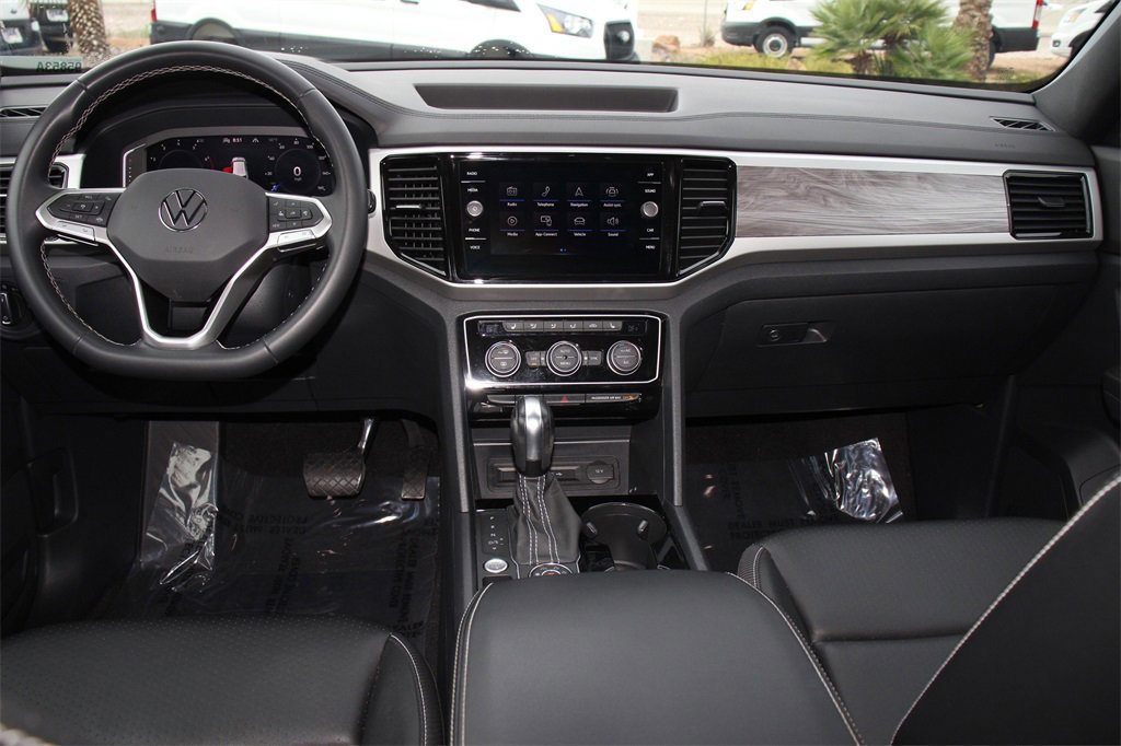 Used 2023 Volkswagen Atlas Cross Sport SE w/ Black Wheel Package image 19