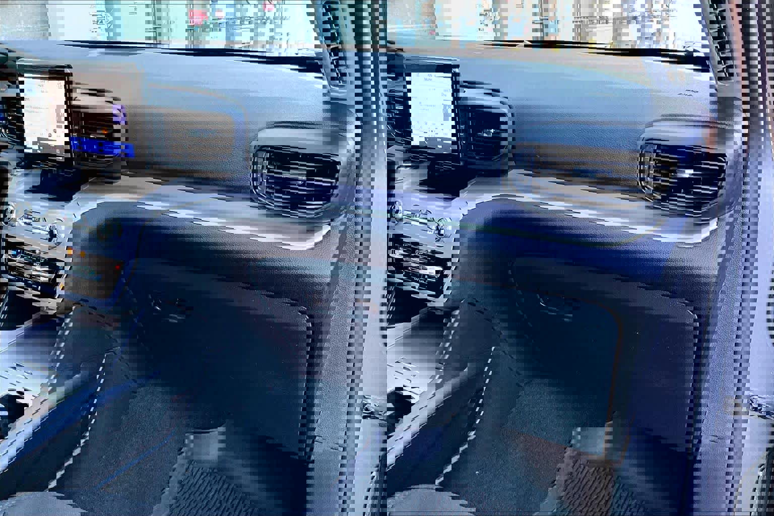 Certified 2024 Ford Explorer XLT image 22