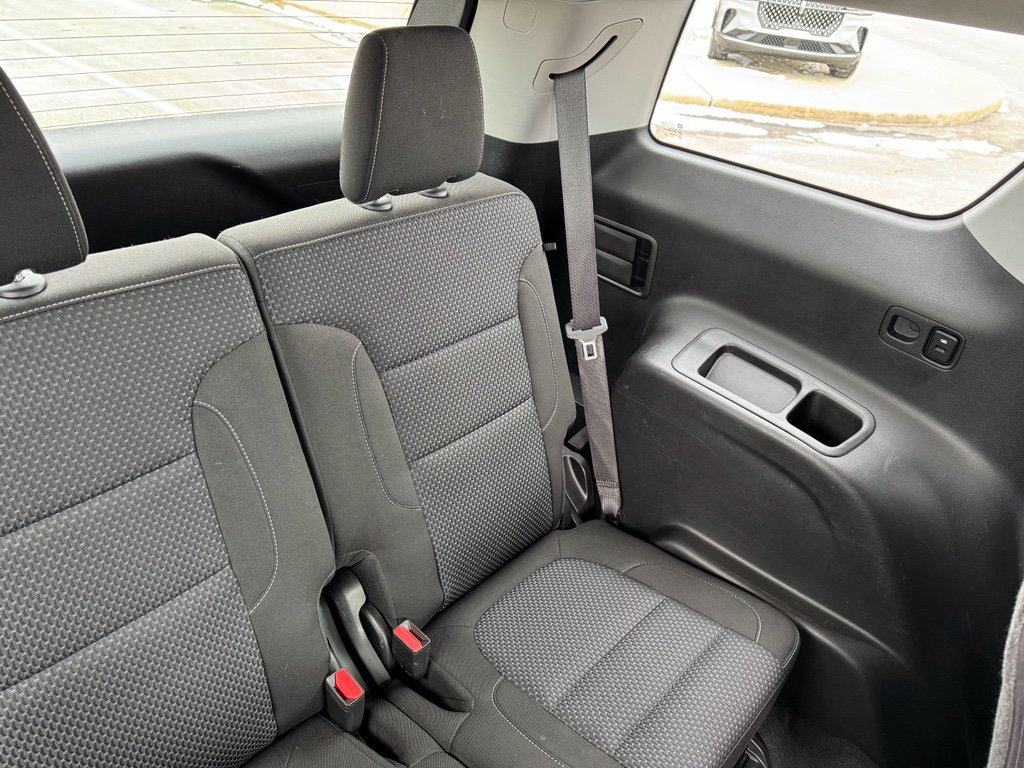 Used 2023 GMC Acadia SLE w/ Driver Convenience Package image 24