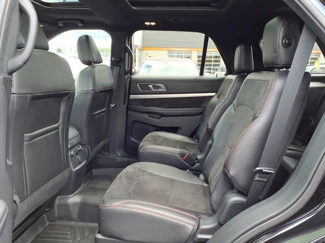 Certified 2018 Ford Explorer XLT w/ Equipment Group 202A AWD/4WD image 9