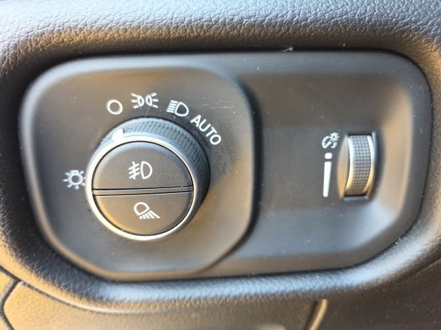 Used 2020 RAM 1500 Big Horn RWD image 30
