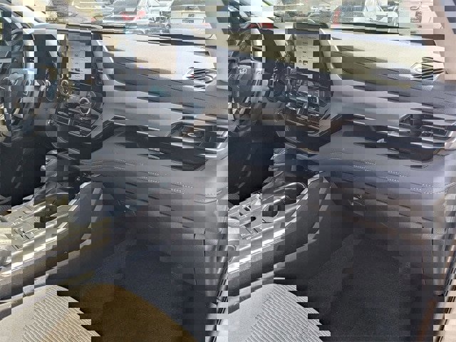 Used 2023 Toyota Highlander L image 27