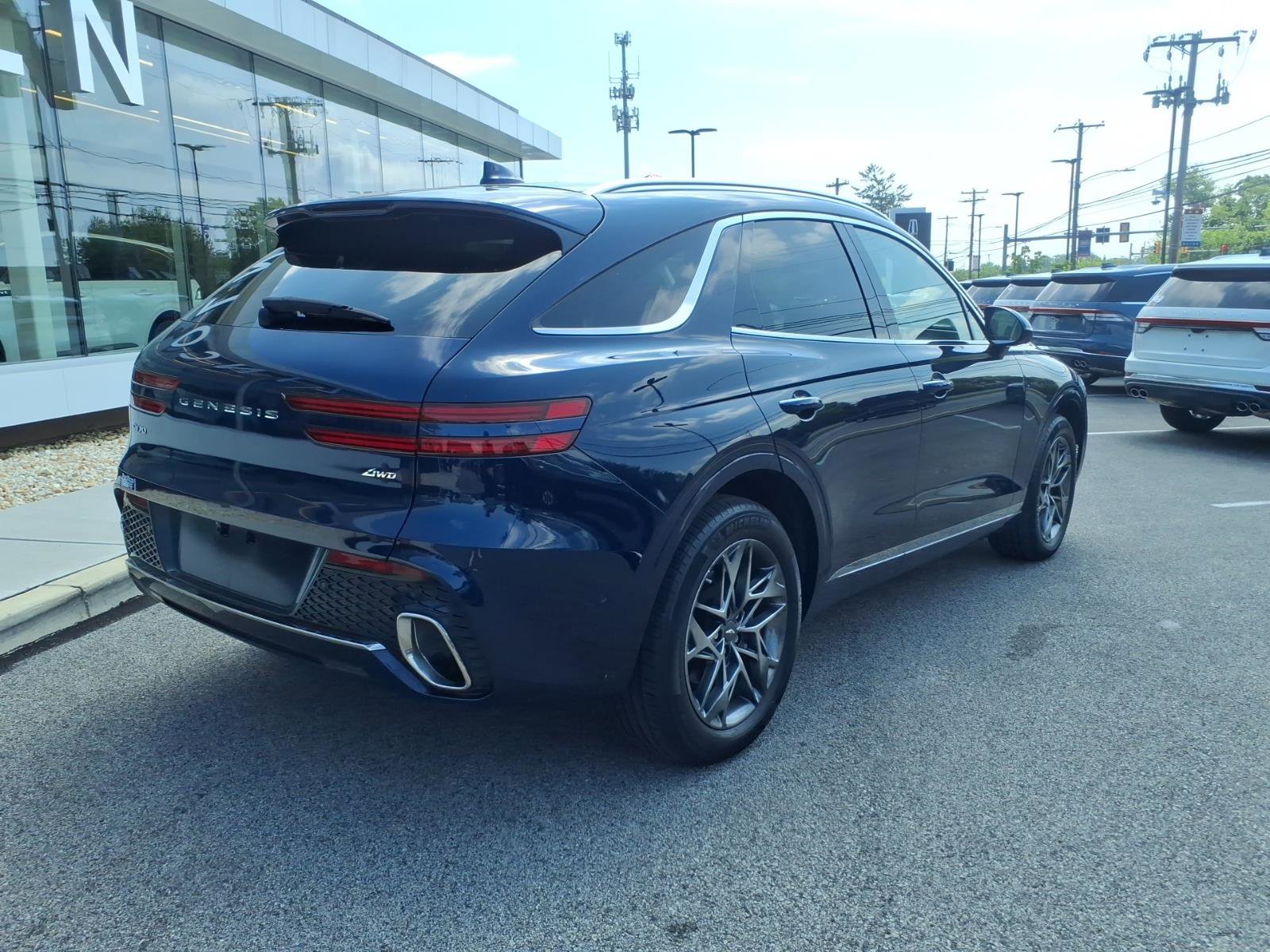 Used 2022 Genesis GV70 2.5T w/ Advanced Package AWD/4WD image 3