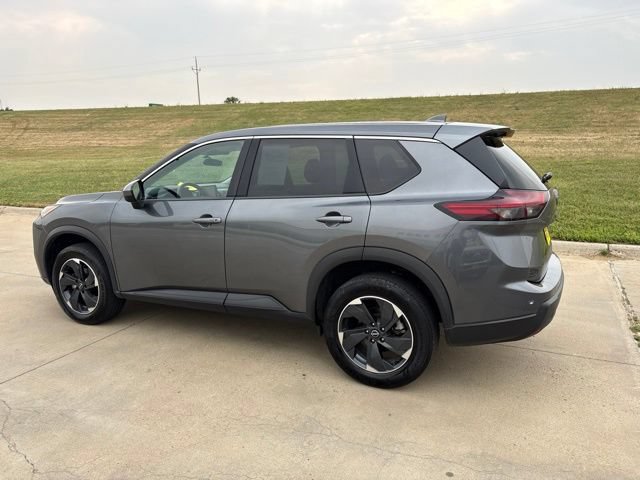 Used 2025 Nissan Rogue SV AWD/4WD image 5