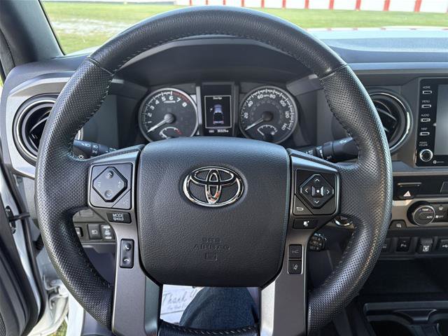 Used 2022 Toyota Tacoma TRD Off-Road w/ Technology Package AWD/4WD image 16