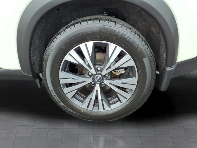 Used 2023 Nissan Rogue SV AWD/4WD image 9