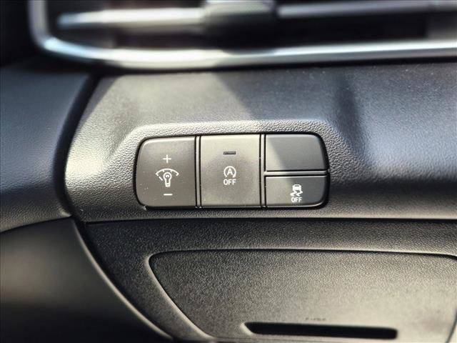 Used 2025 Hyundai Elantra SE FWD image 14