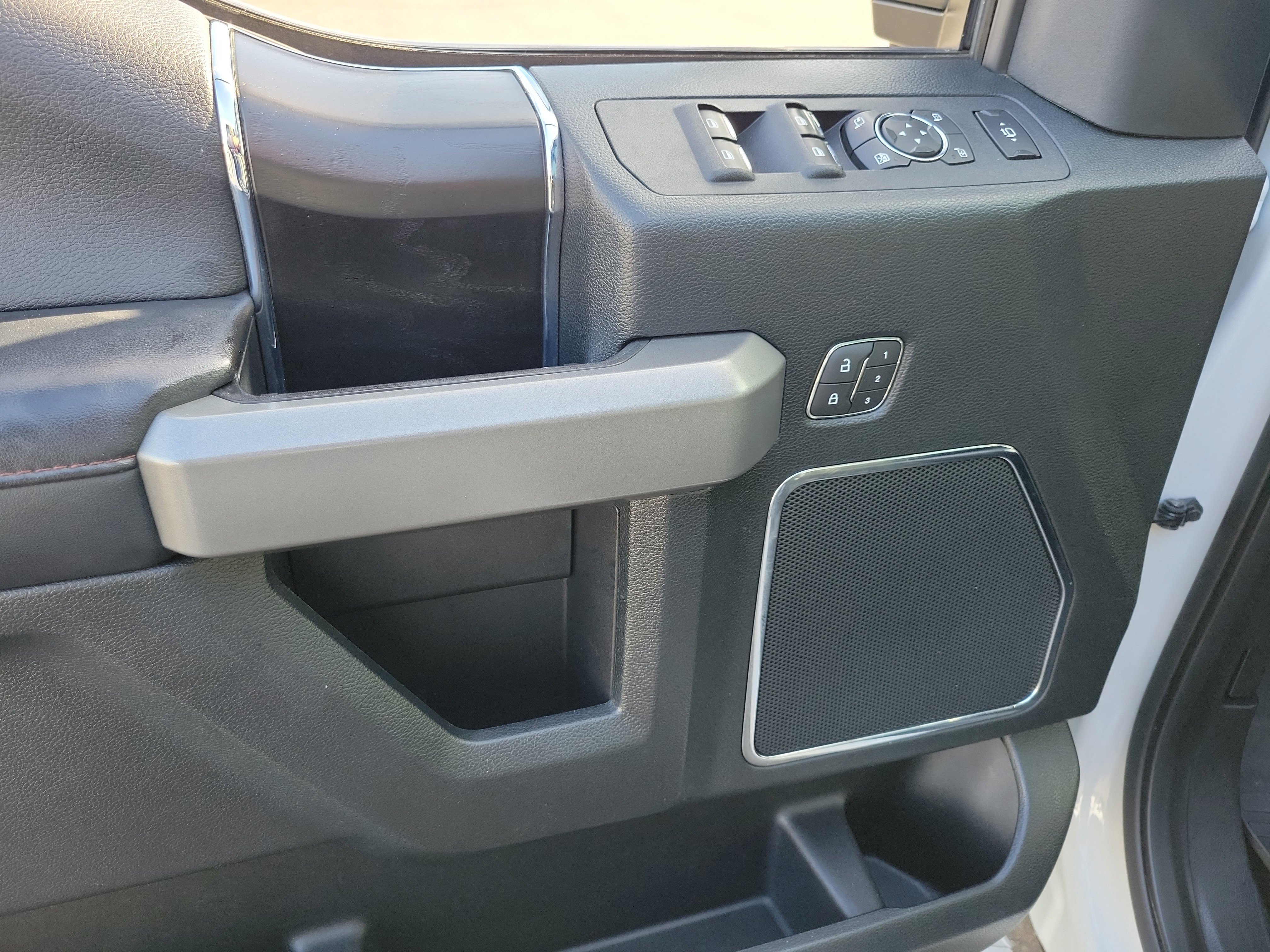 Certified 2019 Ford F350 Platinum w/ Platinum Ultimate Package AWD/4WD image 13