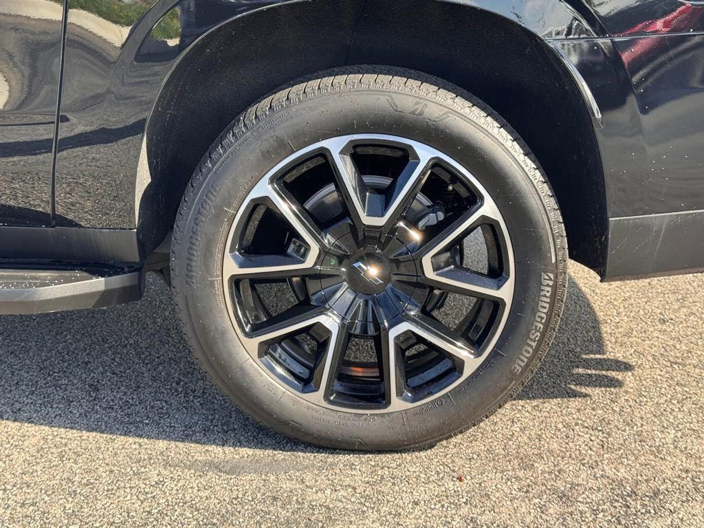 Used 2025 Chevrolet Suburban RST image 15