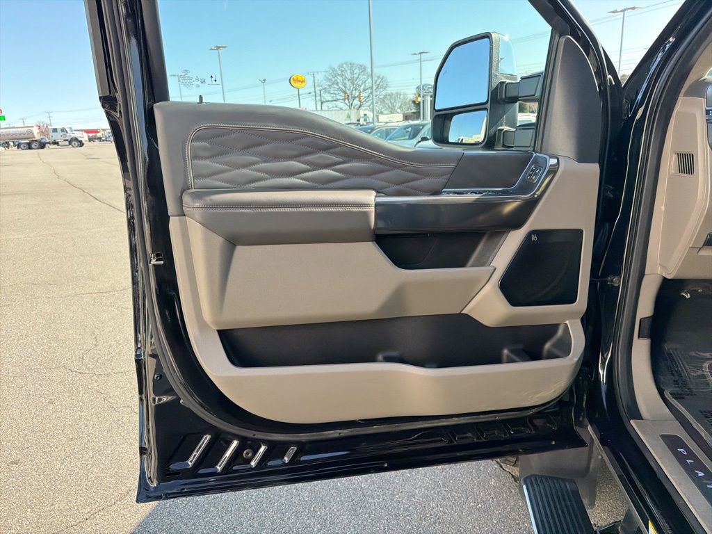 Certified 2025 Ford F450 Platinum w/ Platinum Plus Package image 14