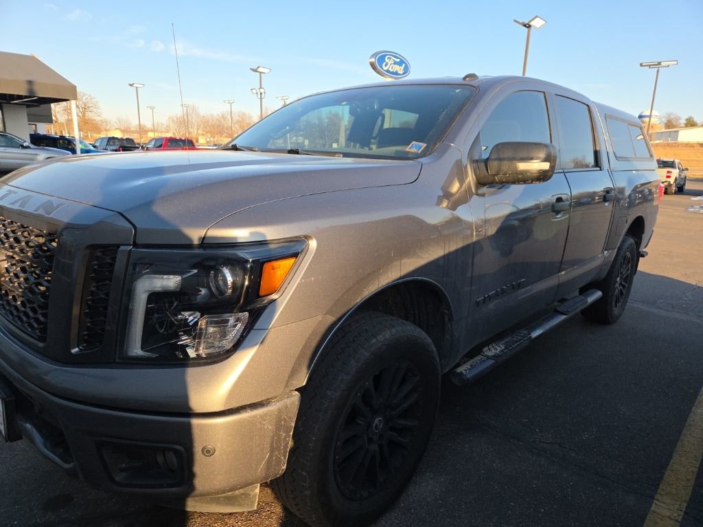 Used 2019 Nissan Titan SV w/ SV Convenience Package image 2