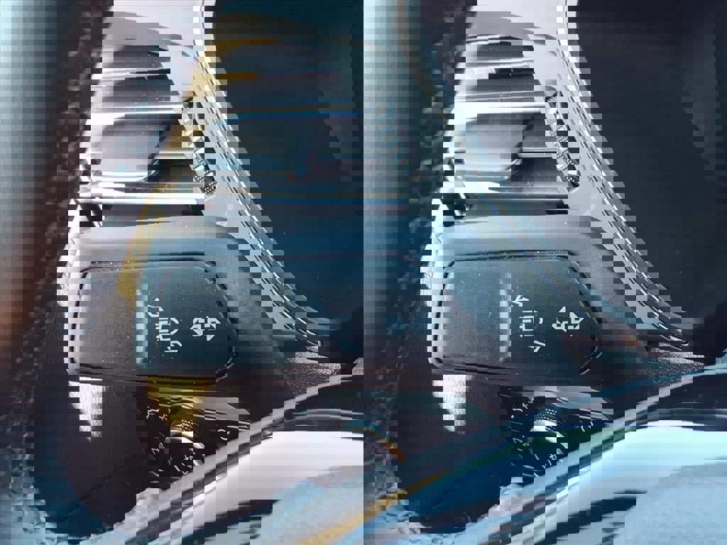 Certified 2023 Ford Escape Platinum w/ Class II Trailer Tow Package image 17