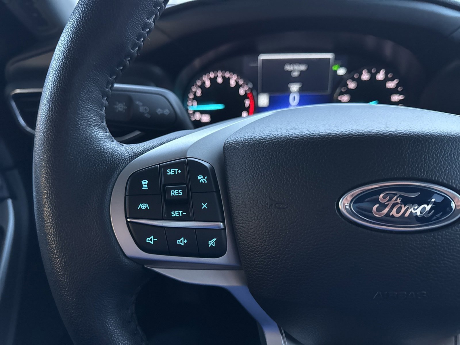 Certified 2024 Ford Explorer Limited w/ Limited Technology Package image 32