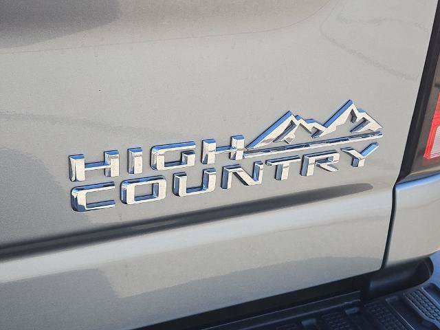 Used 2024 Chevrolet Silverado 2500 High Country w/ High Country Premium Package AWD/4WD image 5