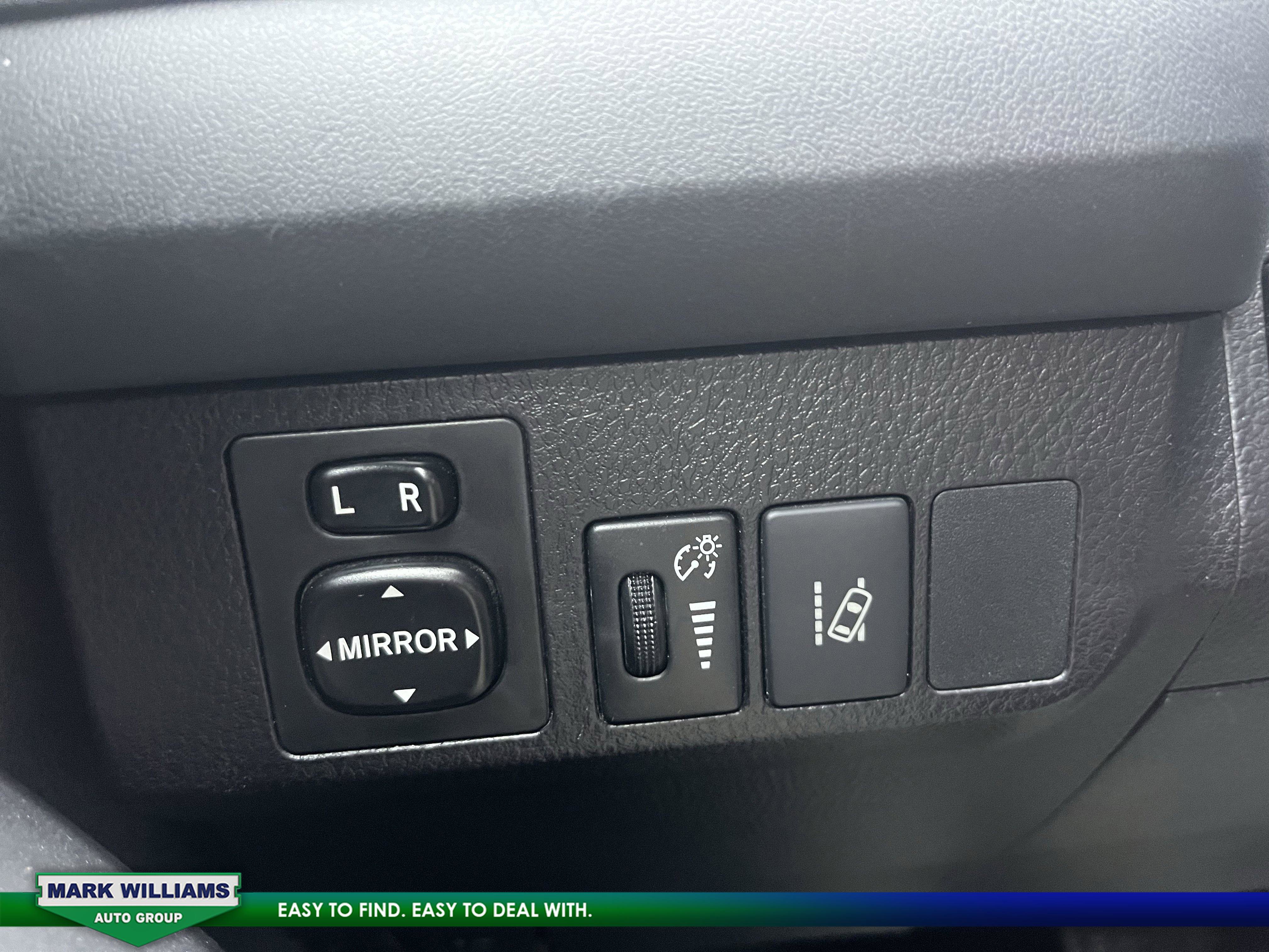 Used 2018 Toyota RAV4 LE image 22