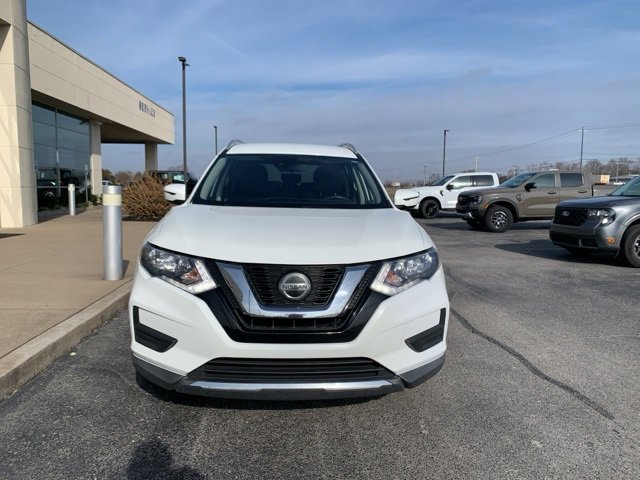 Used 2019 Nissan Rogue SV image 2