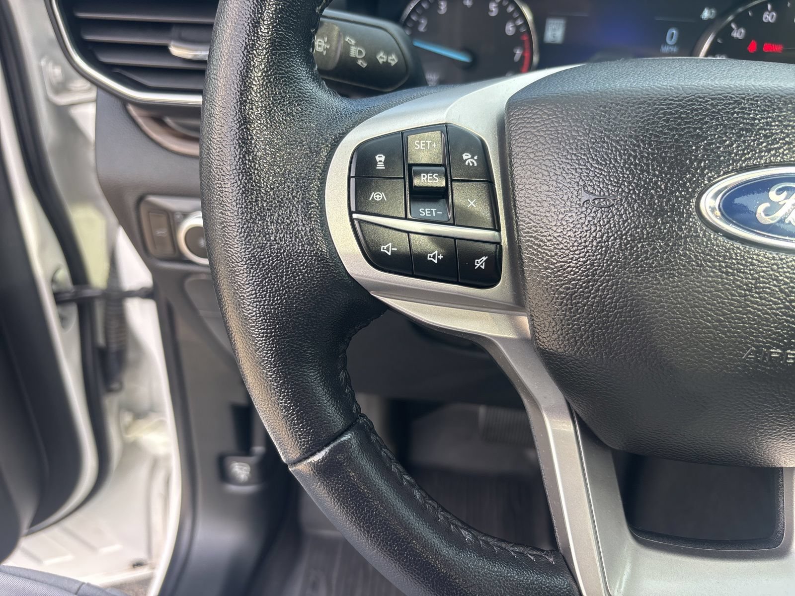 Certified 2023 Ford Explorer Limited w/ Limited Technology Package AWD/4WD image 19