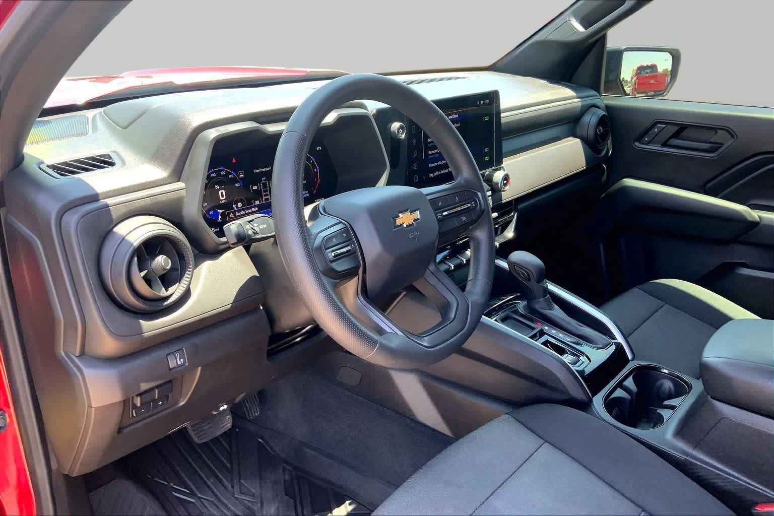 Used 2025 Chevrolet Colorado W/T w/ Advanced Trailering Package RWD image 18