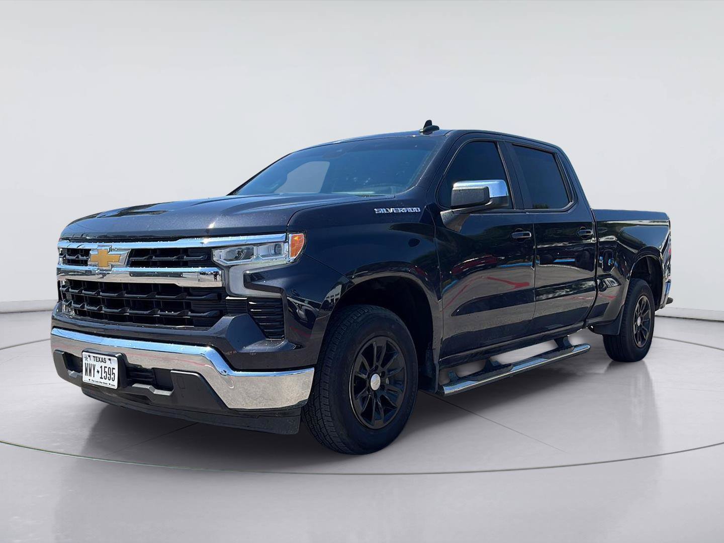 Used 2024 Chevrolet Silverado 1500 LT w/ Leather Package RWD image 7