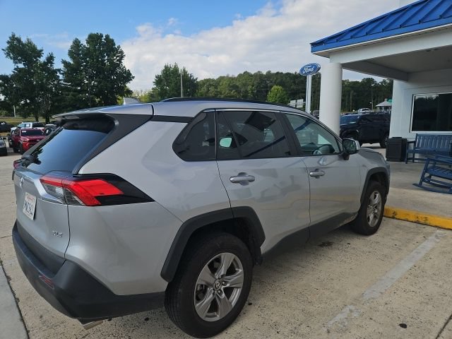 Used 2024 Toyota RAV4 XLE FWD image 17