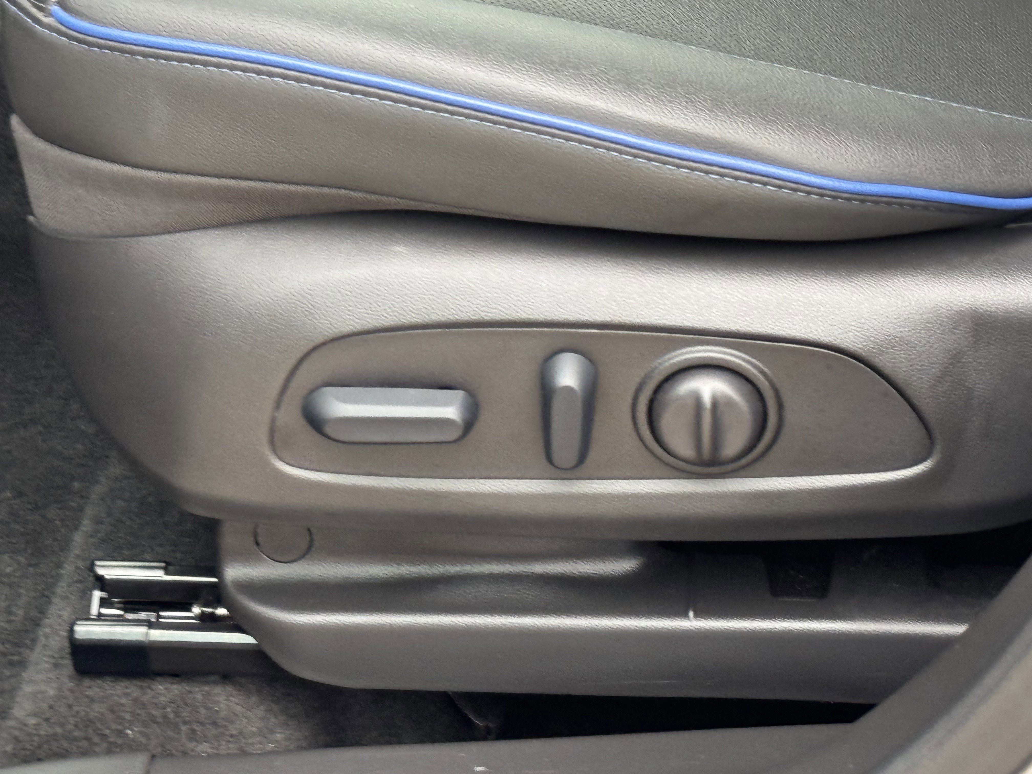 Used 2025 Buick Encore GX Sport Touring w/ Comfort Package image 16