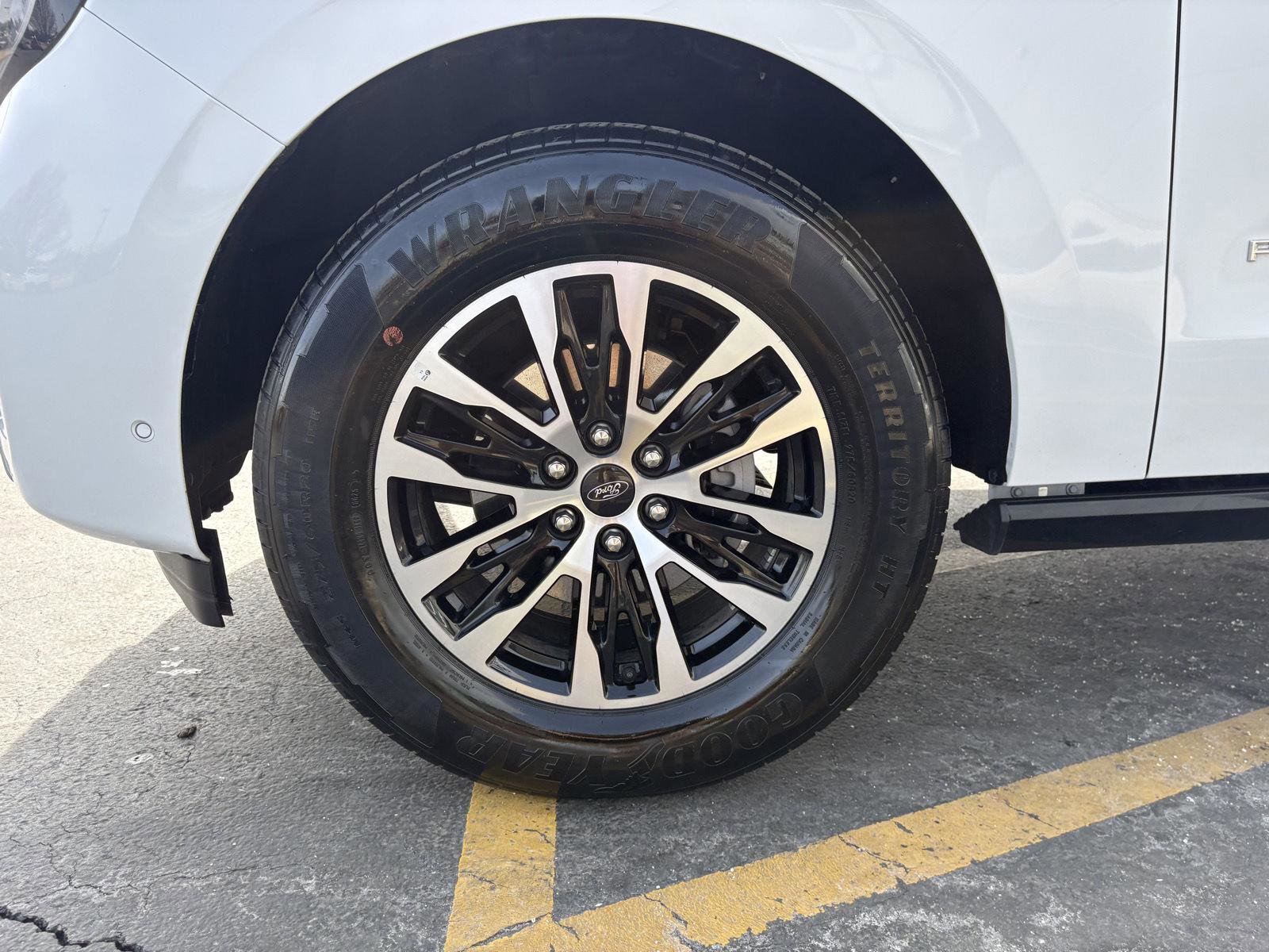 Certified 2025 Ford Expedition Platinum image 28