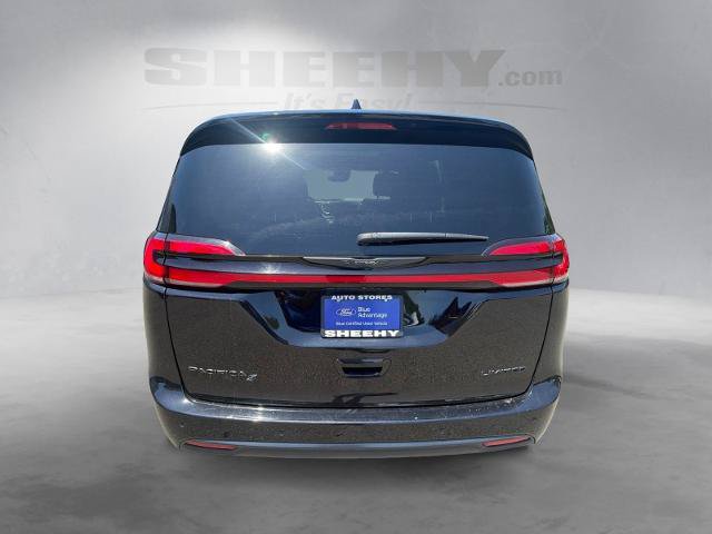 Used 2025 Chrysler Pacifica Limited FWD image 15