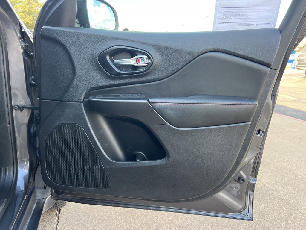 Used 2022 Jeep Cherokee Trailhawk image 11