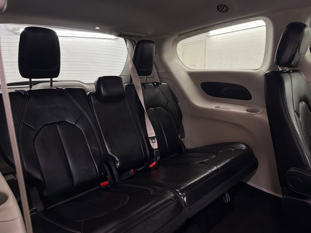 Used 2024 Chrysler Pacifica Touring-L image 30