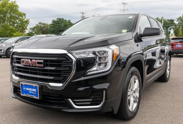 Used 2024 GMC Terrain SLE AWD/4WD image 2
